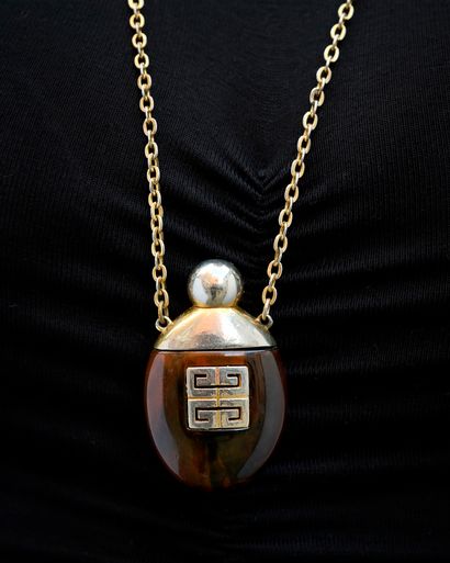 GIVENCHY - Paris - New York - 1977
Necklace...