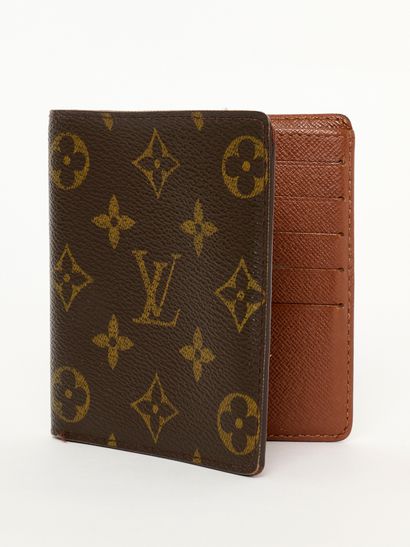 Louis VUITTON - Paris
Monogrammed wallet....