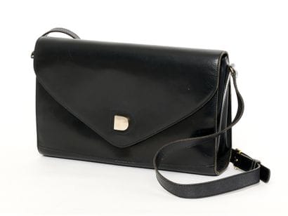 DELVAUX - Brussels
Unidentified bag. D full....