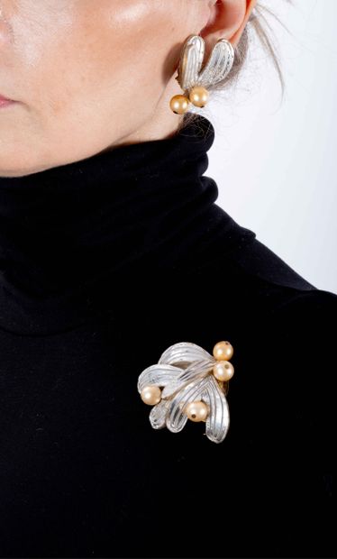 Monique VEDIE (1924-2021)
Une broche florale...