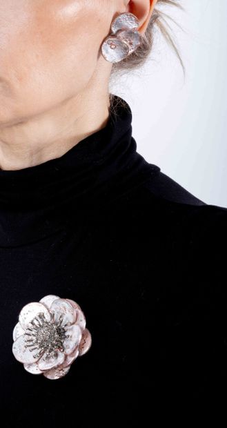 Monique VEDIE (1924-2021)
Une broche florale...
