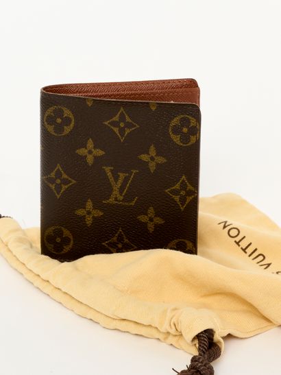 Louis VUITTON - Paris
Monogrammed wallet....