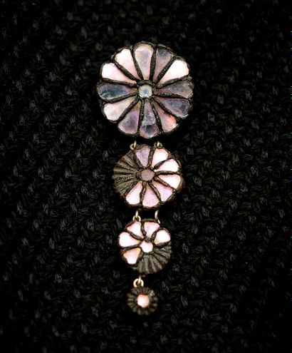 Line VAUTRIN (1913-1997).
Broche en forme...