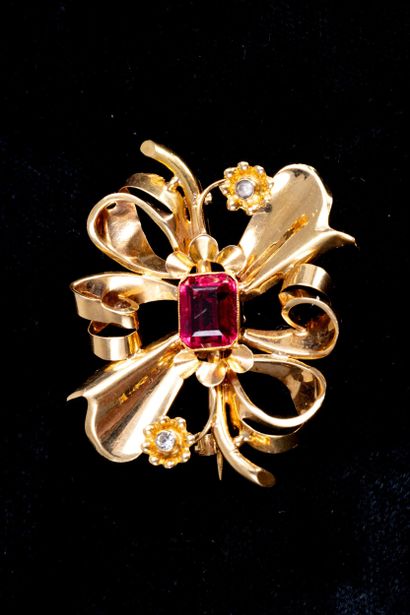 Bijoux or et tourmaline
Broche en or et tourmaline...