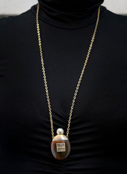 GIVENCHY - Paris - New York - 1977
Necklace...
