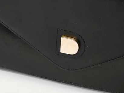 DELVAUX - Brussels
Unidentified bag. D full....