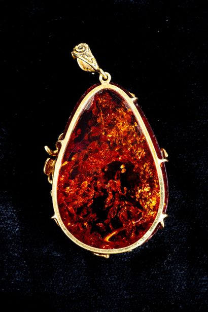 Bijoux Or Ambre
Pendentif en ambre cerclé...