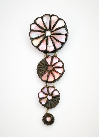 Line VAUTRIN (1913-1997).
Broche en forme...