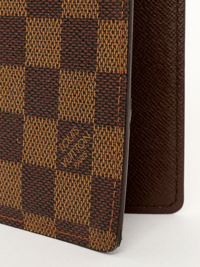 Louis VUITTON - Paris
Checkerboard wallet....