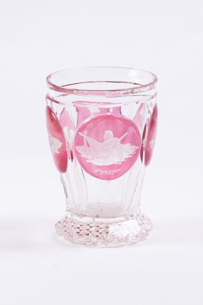 Cristal de Bohème
Verre orné de camées de...