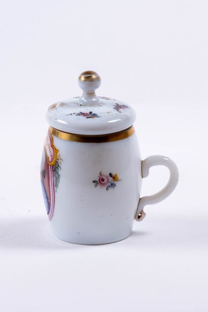 Prusse, XVIIIe
Moutardier en opaline au décor...