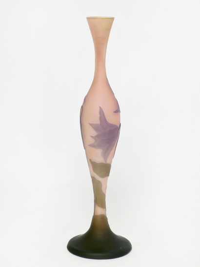 Émile GALLÉ (1846-1904)
Vase fuselé en verre...