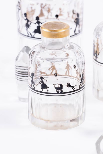 Adolf Beckert - STEINSCHONAU Glass
Nécessaire...