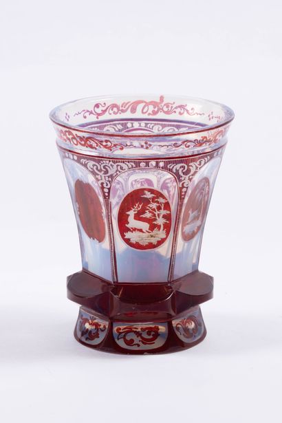 Cristal de Bohème
Un verre en cristal rouge...