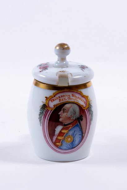 Prusse, XVIIIe
Moutardier en opaline au décor...