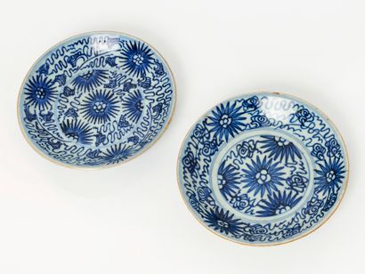 China 18th century
Two blue-white porcelain...
