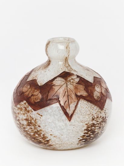 LEGRAS & Cie
Glass vase decorated with vine...