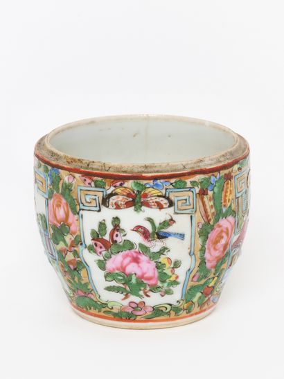 China - Canton porcelain
Half-bottle decorated...