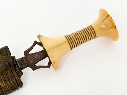 Congo, Mangbetu ethnic group
Prestic knife...