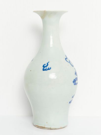 China, 18th century - Porcelain
White-blue...