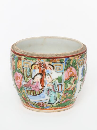 China - Canton porcelain
Half-bottle decorated...