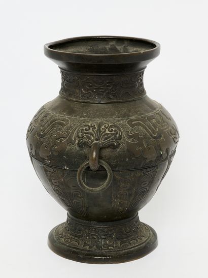 China old work
Hu bronze vase in the Zhou...