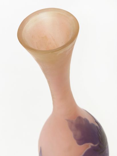 Émile GALLÉ (1846-1904)
Tapered vase in multi-layered...