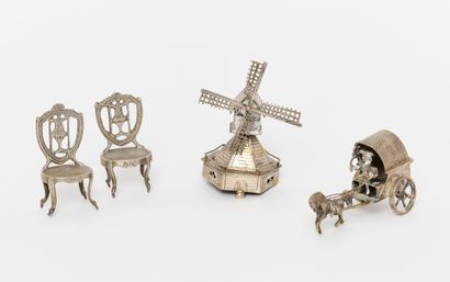 Orfèvrerie de table
Deux chaises, un moulin...