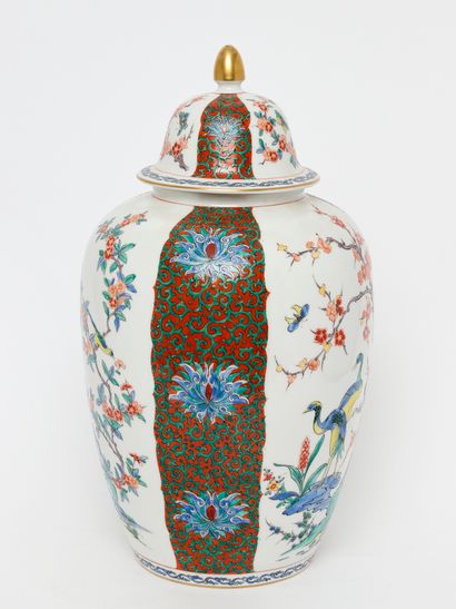 Porcelaine de Paris - Samson imittant Chantilly.
Grand...