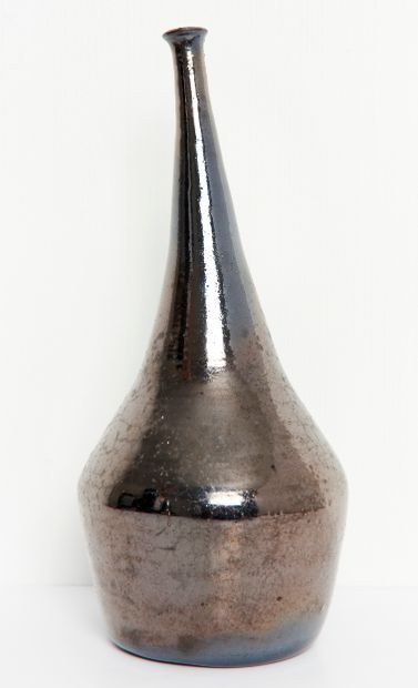 Lucile
Soliflore vase in silver-tinted earth-toned...