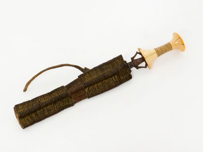 Congo, Mangbetu ethnic group
Prestic knife...