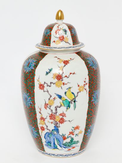 Porcelaine de Paris - Samson imittant Chantilly.
Grand...