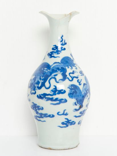 China, 18th century - Porcelain
White-blue...