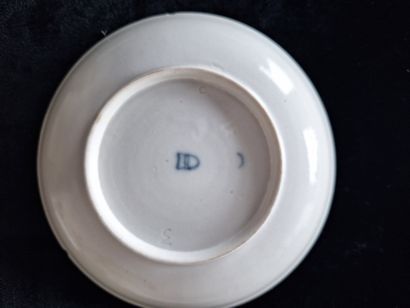 Vienne.
Deux petits bols (diam. 8cm) et leurs...