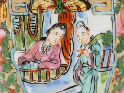 China - Canton porcelain
Half-bottle decorated...