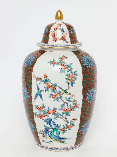 Porcelaine de Paris - Samson imittant Chantilly.
Grand...