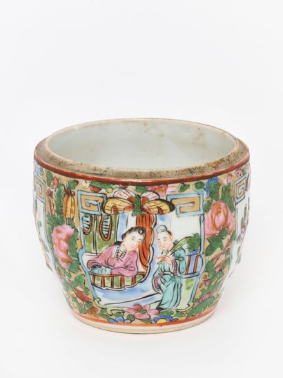 China - Canton porcelain
Half-bottle decorated...