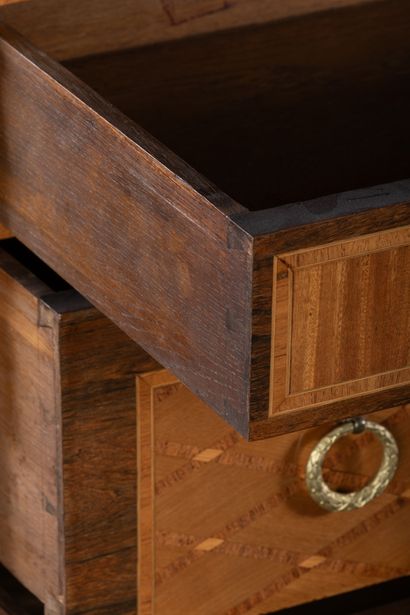 Style Transition Louis XV - Louis XVI
Commode...