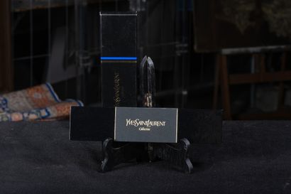 YSL - Yves Saint-Laurent - Paris
Montre quartz....