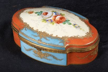 Porcelaines Limoges - Baumy Savoyaud 
Boite...
