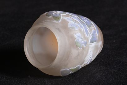 Emile Gallé
Petit vase en verre multicouches...