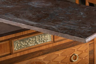 Style Transition Louis XV - Louis XVI
Commode...