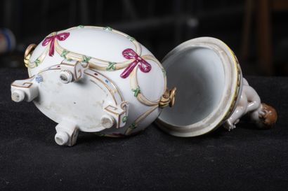 Porcelaine de Rudolstadt
bonbonnière à décor...