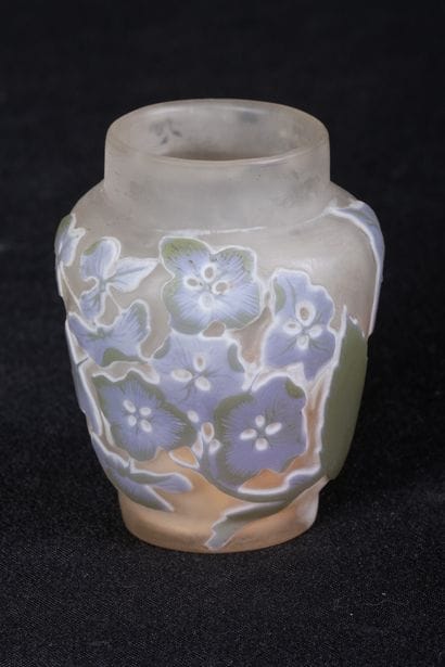 Emile Gallé
Petit vase en verre multicouches...