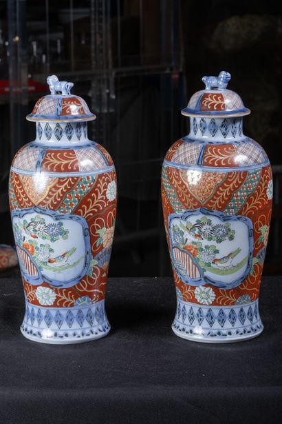 Porcelaine Imari
Paire de vase couvert à...