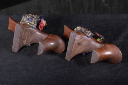 Nalin - Chaussure de Hammam 
En bois gravé...