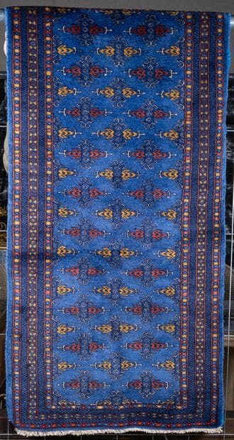 Tapis du Caucase bleu. L. 126 cm.