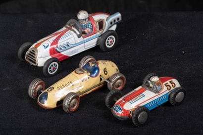 4 Voitures en tôle dont une Jet Racer. Lmax...
