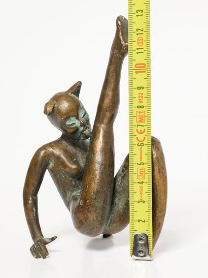 Bronze érotique
La femme chatte. Non visible...