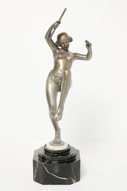 Art déco
Danseuse au baton. Bronze à patine...